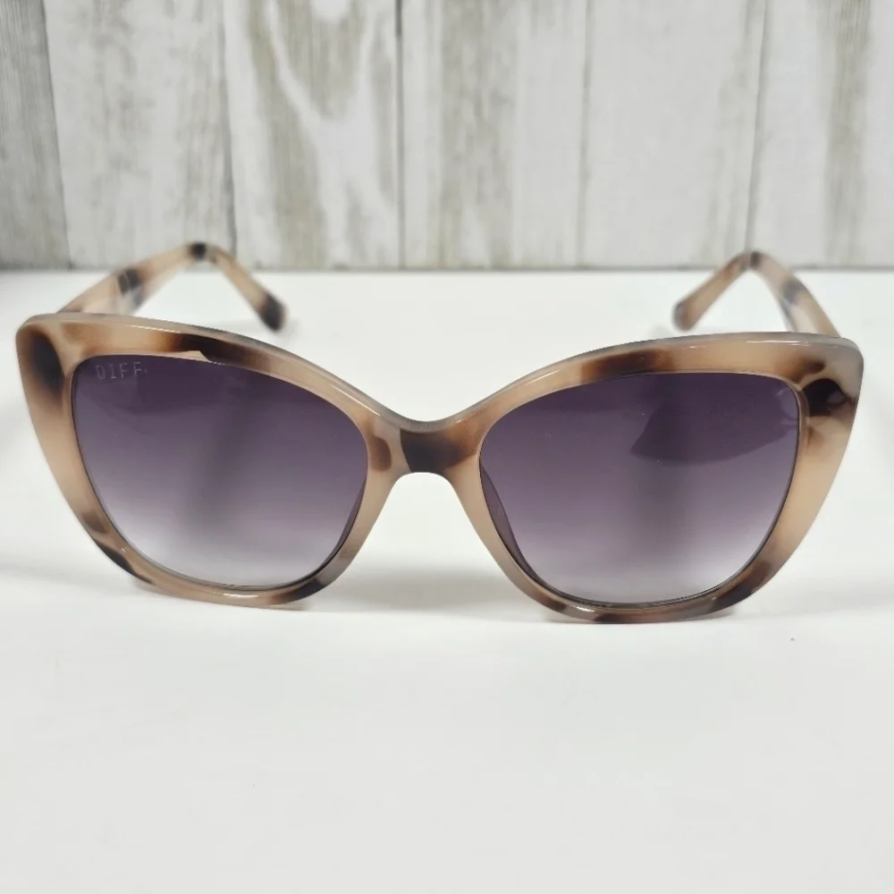 DIFF Designer Eyewear NEW 100% UVA/UVB Protection